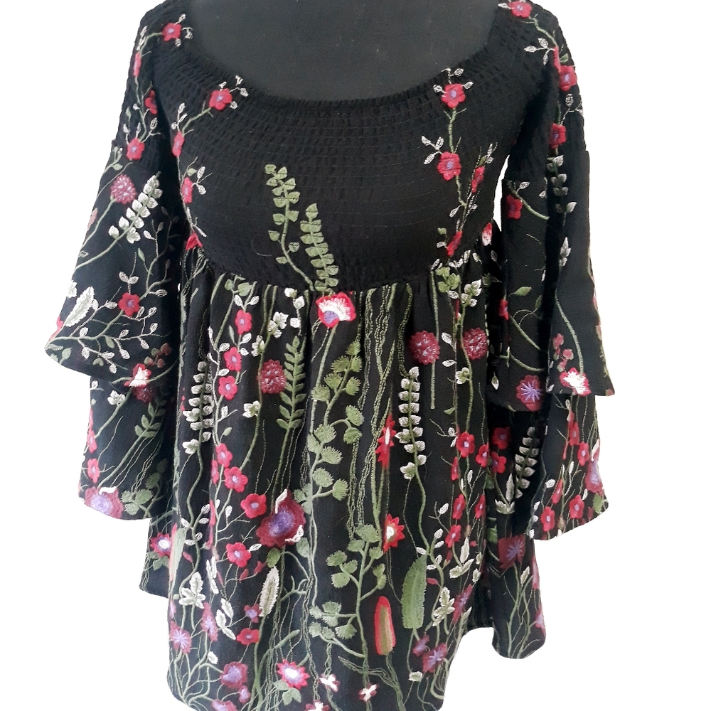 Anthropologie Red Carter Floral Embroidered Smocked Top Bell Sleeves XS - Picture 7 of 12